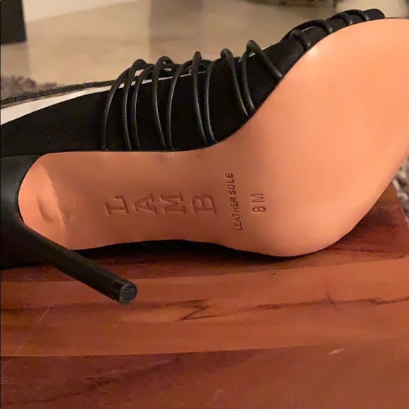 L.A.M.B NWOT & NWB black Raivyn strappy heels - Picture 3 of 8